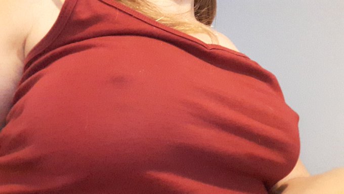 It's a #nobra day! How's everyone else experiencing that #FridayFeeIing xx https://t.co/3OttT6k3gd<a href="/tag/nobra"class="tags">#nobra</a><a href="/tag/fridayfeeiing"class="tags"><span>#fridayfeeiing</span></a>