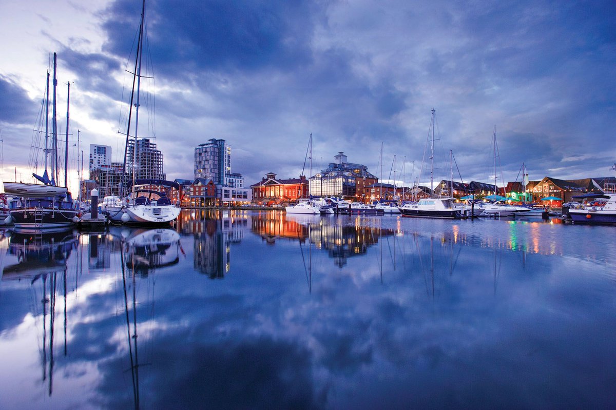 BuryStEdBeyond's tweet photo. During your visit to Bury St Edmunds take a trip to Ipswich, England's oldest inhabited town and home to a cutting-edge arts &amp; culture scene and world-class food and drink - all surrounded by beautiful #Suffolk countryside and coastline... > https://t.co/BvBRQhjRte https://t.co/lUtLKJPmMf