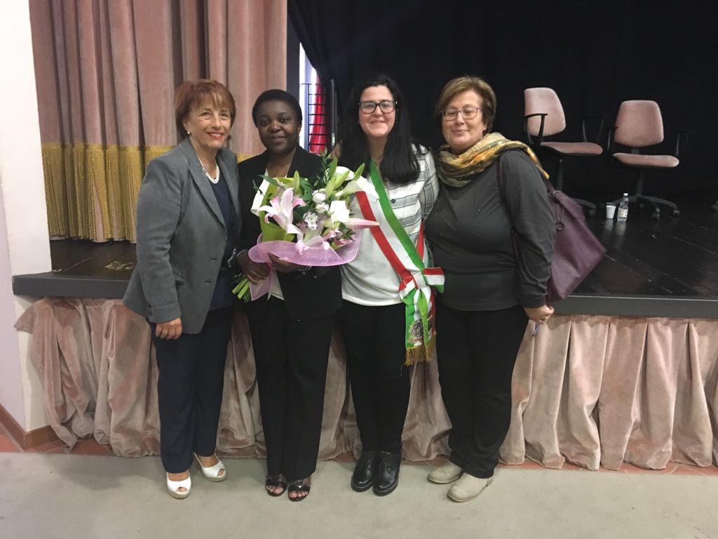 ckyenge's tweet photo. #FestadellEuropa nelle scuole: ieri sono stata in vista all’I.I.S S. Bartolomeo Scappi di Castel San Pietro Terme. Insieme agli studenti e all'associazione #PerleDonne di #Imola abbiamo sviluppato un dibattito entusiasmante incentrato sui #diritti e sul protagonismo dei giovani. https://t.co/5PrjQJe4ce