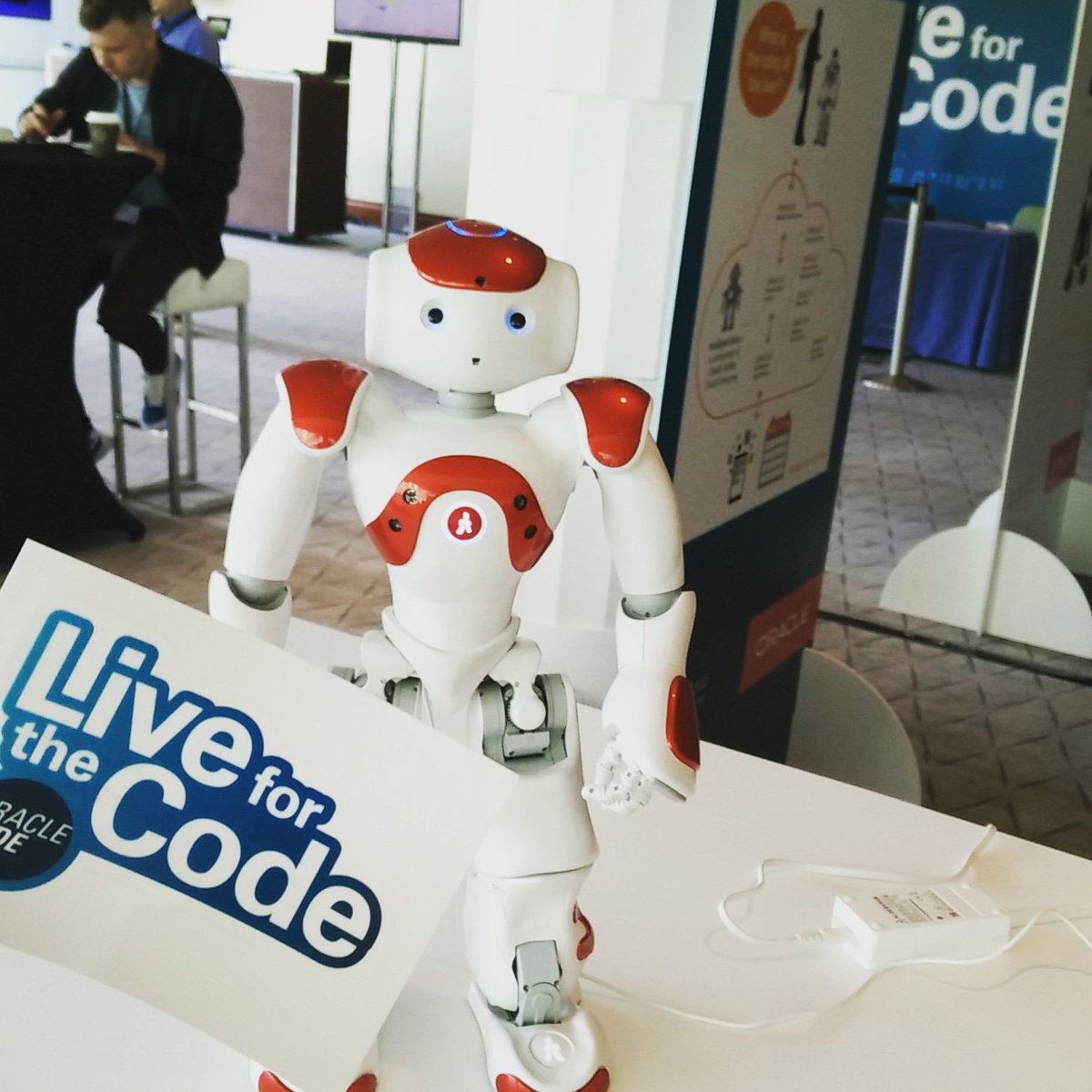 ZucchiMaurizio's tweet image. Conference with chatbot #OracleCode #liveforthecode