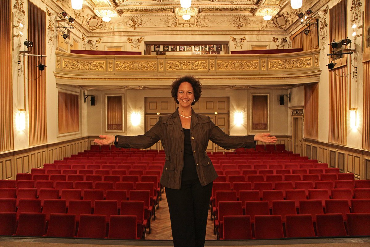 Театр молодежи. Спектакли в англии. Я хожу в театр на английском. Я хожу в театр на английском. Я хожу в театр на английском.