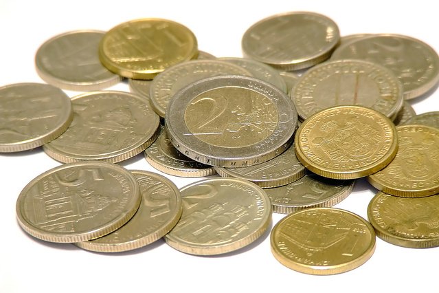 PureFX's tweet image. The common currency jumps! The euro to pound interbank exchange rate has hit 0.8830 today, close to its highest since March 13th, as the BoE has cut its 2018 UK GDP outlook to 1.4%. For a free exchange rate quote, email us at peter.lavelle@purefx.co.uk: goo.gl/EFe8d9