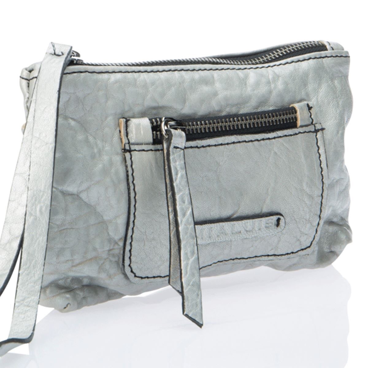 VirguleSA's tweet photo. March to the beat of your own drum.
#Mialuis #Handbag #metallic #silverhandbag #Movement #Virgule #VirguleFashion #fashionlover #designerbrand #Shopping #luxefashion #stylediary #styleblogger #luxury #Johannesburg #fashiondiaries #styleinspo #fashionblogger #blog #Marsell https://t.co/AGheqXwsho