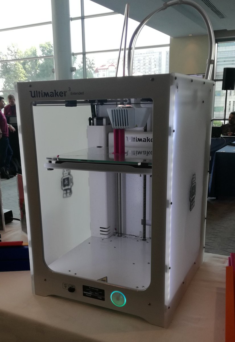 OraclePL's tweet photo. W kuluarach swoje stoisko ulokowali konsultanci #Oracle Polska, prezentując możliwości programowania drukarki 3D... https://t.co/RMs9mHVv7e