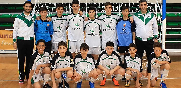 FedExFutbol's tweet photo. 🌞¡Buenos días! 👉Hoy es... ¡ #DíaDePartido ! ⌚A partir de las 12:00H, sigue 🔴EN DIRECTO el debut de la Selección Extremeña INFANTIL #FútbolSala en el 🏆Campeonato de España que se disputa en 📍La Cerdaña (Gerona) #VamosExtremeña https://t.co/0RY0hbbK0S