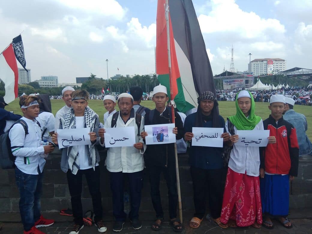 hassaneslayeh's tweet photo. ูุจู ูููู ุฎูุงู ุงูู
ุณูุฑุฉ ุงูู
ูููููุฉ ูุดุนุจ ุฅูุฏูููุณูุง ุงูุฃุตูู ู
ู ุฃุฌู ุชุญุฑูุฑ ุงููุฏุณ
ุดูุฑุง ููู
#AlQudsRedLine #BebaskanBaitulMaqdis https://t.co/ybVqoHbJuW