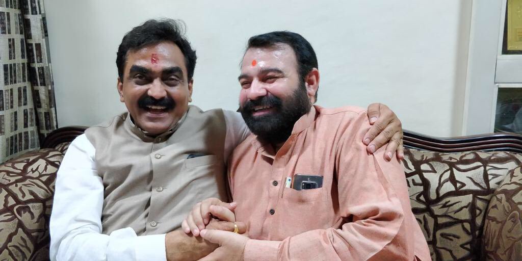 vedprakashgwali's tweet photo. आत्मीय मुलाक़ात प्रदेश अध्यक्ष श्री राकेश सिंह जी के साथ https://t.co/9KgPxNfXDw