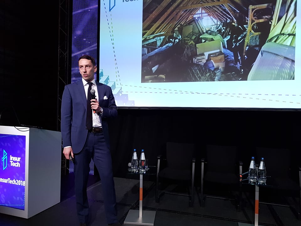 FinTechDigital's tweet photo. Jak pomóc klientowi podjąć decyzję? 🤔Zdradza Michał #Urbaniak, Country Manager, #Comadso. 😉 #InsurTech2018 https://t.co/DOBcbLVhM4