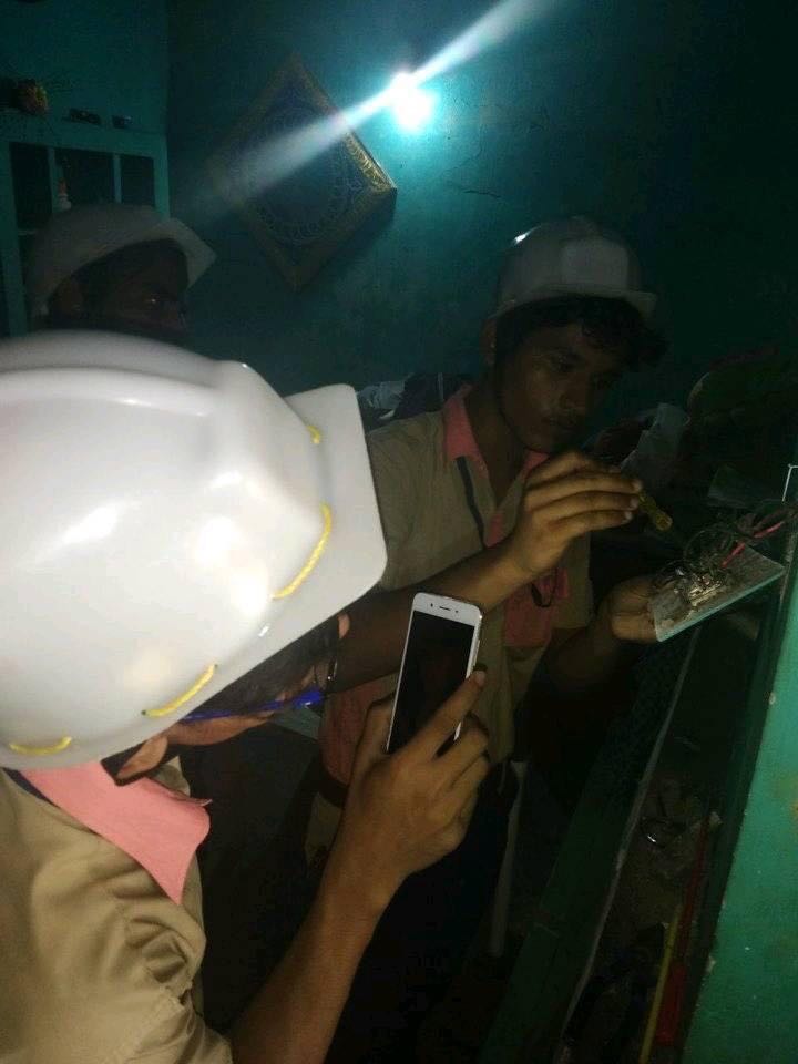 SDTEOdisha's tweet photo. #SkilledInOdisha trainees from Electrician trade, Govt ITI, Berhampur visited 32 houses in the city &amp; conducted electrical repair works. A great example of gaining hands on work experience through community service. https://t.co/y0gJ77p3HK