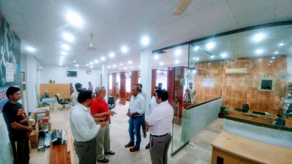 NadraPak's tweet photo. Since Chairman #NADRA @uym's visit to the #Multan Region last month, seven NRCs have been converted into One-window operations. Today, NRC #Arifwala was also succesfully upgraded into one-window Operation. Mobile Registration Cars (MRC) were also deputed in the most remote areas. https://t.co/9ZAqFxfPa1