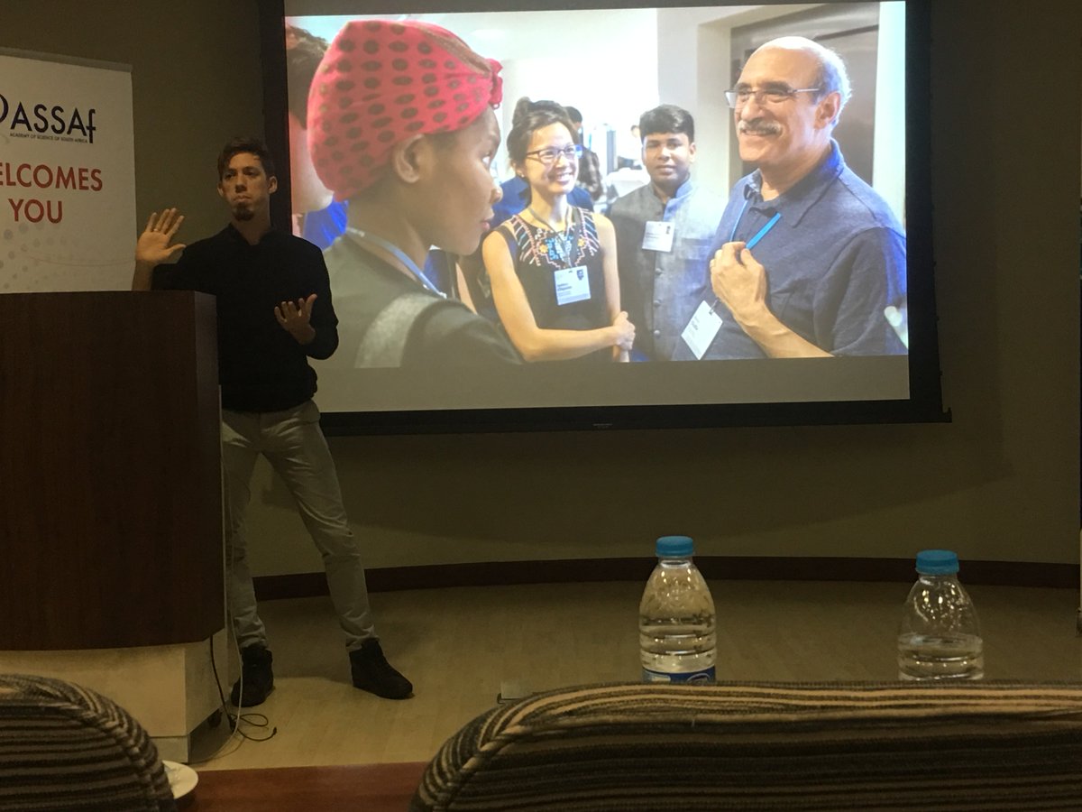 Ncube_KN's tweet photo. @scientist_kenni : “always prepare an elevator pitch about your project at the @lindaunobel meetings”. #LinNo18 @ASSAf_Official @SAYAS_SA @dstgovza @SciBraai https://t.co/hYmRCezCag