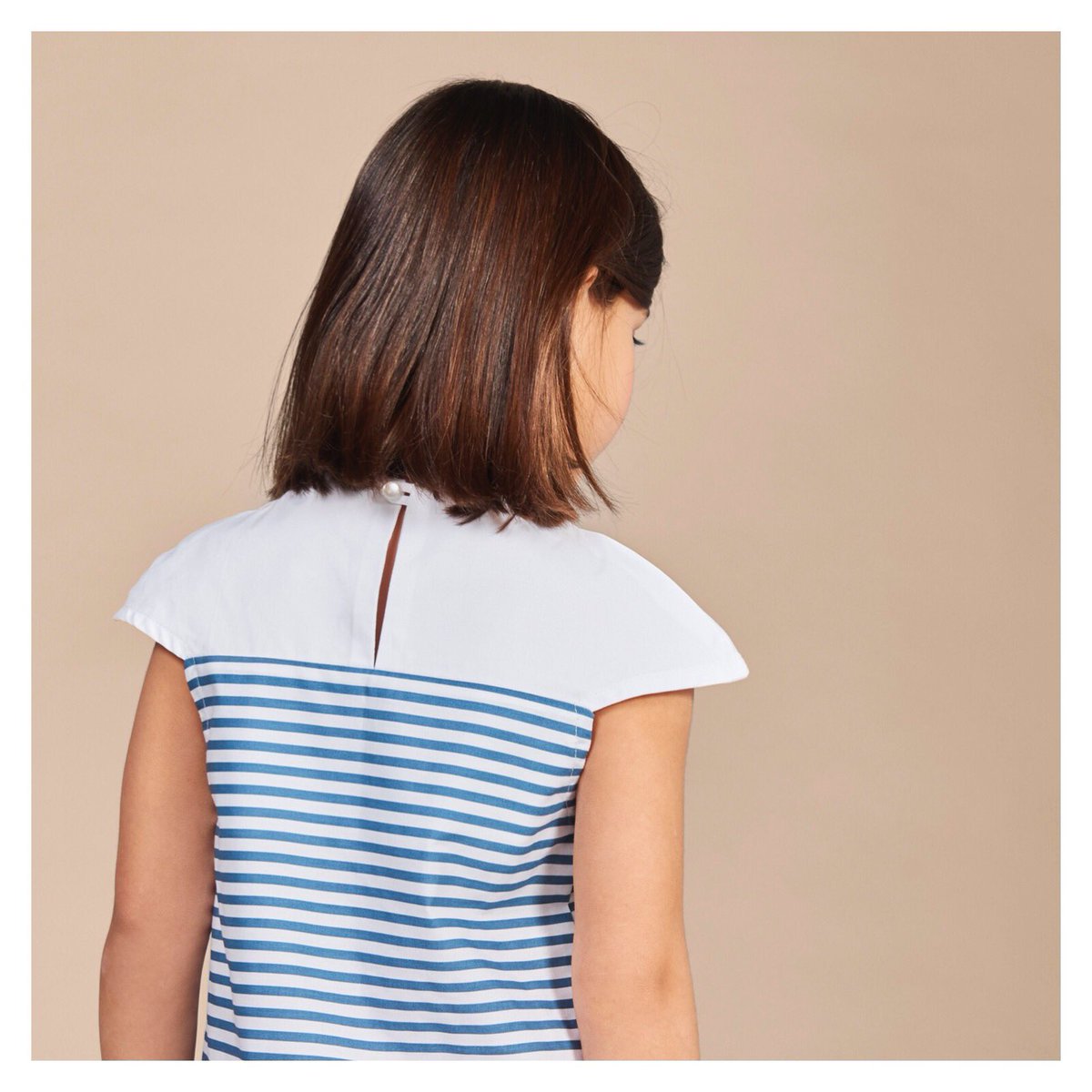 annice_for_kids's tweet photo. Clean silhouettes and cuts ✨
~ Short sleeve blouse in white and blue striped 100% ottoman cotton 🌱
#annice #anniceforkids #springsummer18 #chapeaucollection #minimalism #minimalkidswear https://t.co/I8pYcDmrKl