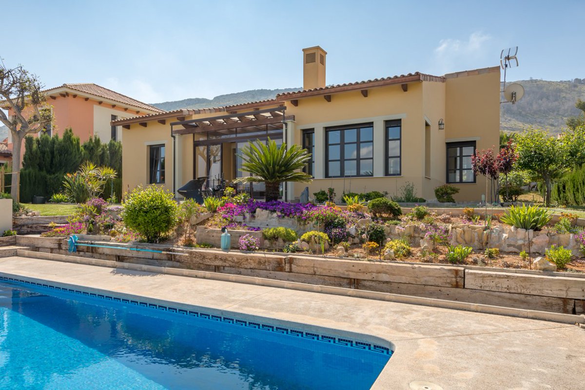 DebbieJayne1301's tweet photo. Beautiful Villa for Sale in Javea, in sought-after location. #javea #inspirerealestate.  Call us now to view - 665 083 805! https://t.co/Bvu7x8GpJY https://t.co/9kIsNCWeUZ