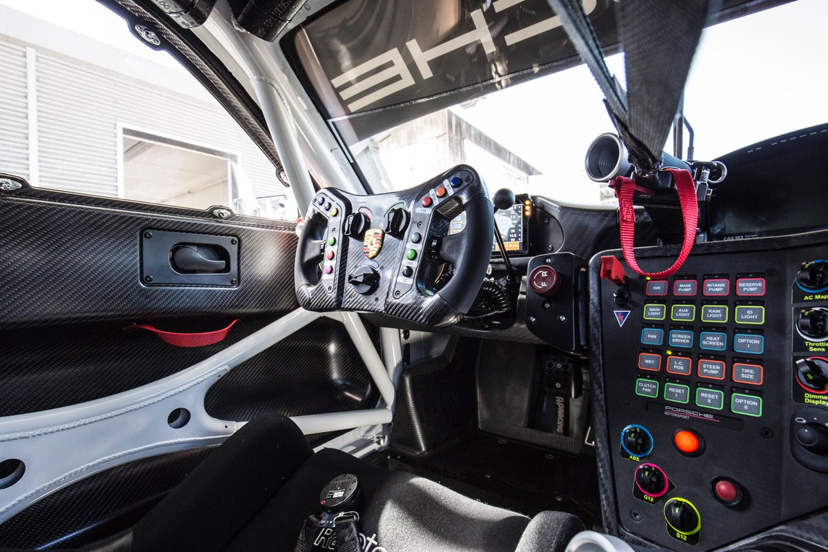 PorscheRaces's tweet photo. The cockpit of the #Porsche #911GT3R has been redesigned. All controls have been perfectly aligned to suit the needs of the drivers. And, for the first time, the 911 GT3 R features air-conditioning, which helps them maintain concentration #MomentsOfRacing https://t.co/inxyvYFFlk