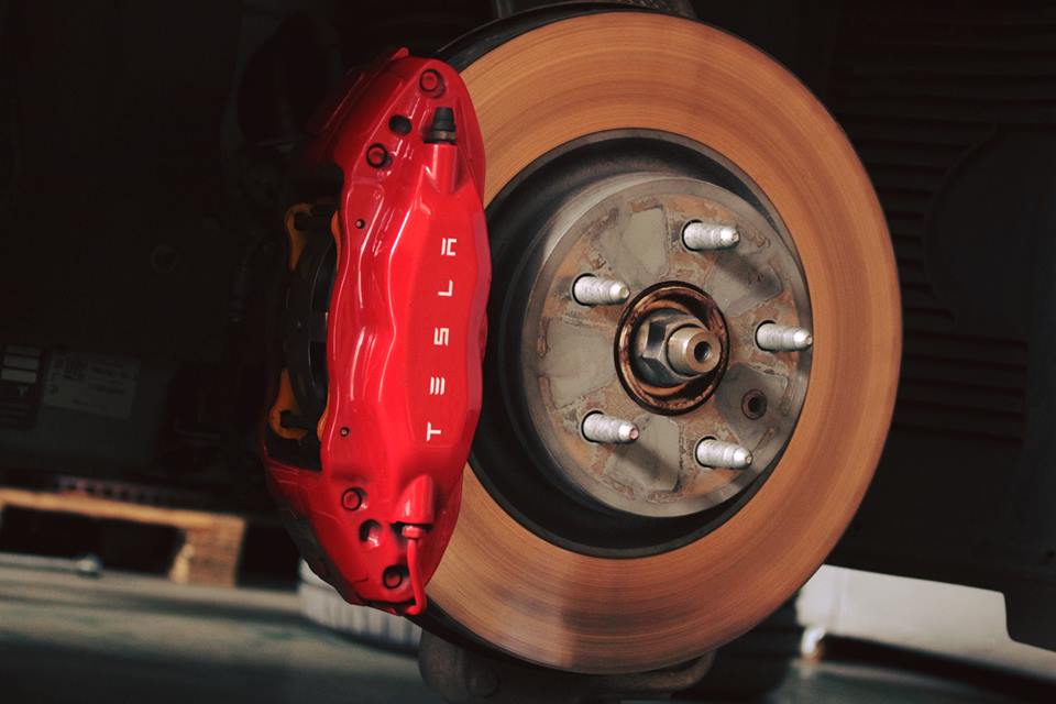 BioyoungBrake's tweet photo. Sleek and undeniably speedy change after brake rotor. @BioYoung

#Tesla
#Model S
#P100D

Bio Young Auto Tech Co.,Ltd:
TEL：886-4-22399933
MOB：886-9-38668833
E-mail: bioyoung@ms16.hinet.net https://t.co/iBoXV6jTLm