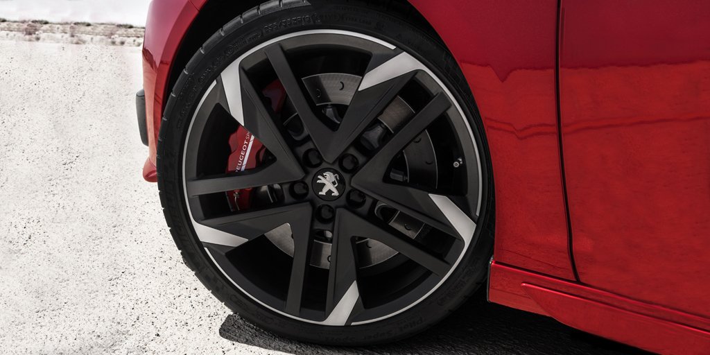 PeugeotES's tweet photo. ¿Vas a salir de viaje? La profundidad mínima de las ranuras del neumático debe ser de 1,6 mm. Si tienes dudas, fíjate en el testigo del neumático o acércate a un Servicio oficial #Peugeot antes de ponerte en marcha. 👍 #MantenimientoPeugeot https://t.co/m0xrMGt5NP
