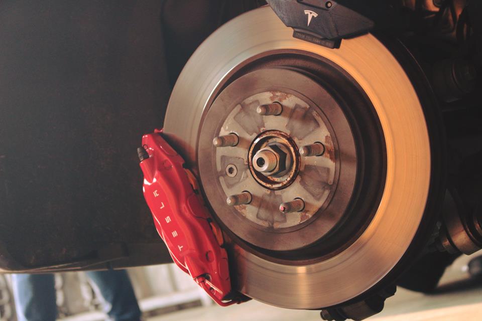 BioyoungBrake's tweet photo. Sleek and undeniably speedy change after brake rotor. @BioYoung

#Tesla
#Model S
#P100D

Bio Young Auto Tech Co.,Ltd:
TEL：886-4-22399933
MOB：886-9-38668833
E-mail: bioyoung@ms16.hinet.net https://t.co/iBoXV6jTLm