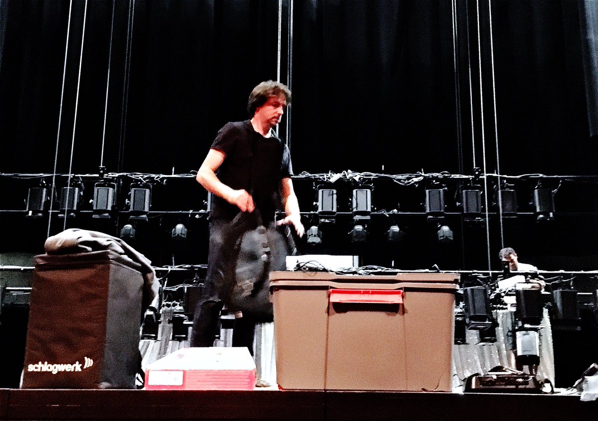 freddyviau's tweet photo. #Haguenau Montage du spectacle des #Divalala #Festival #Humourdesnotes et c’est complet ce soir 🙂 #alsace #entournée #ontour https://t.co/jArS0i6103