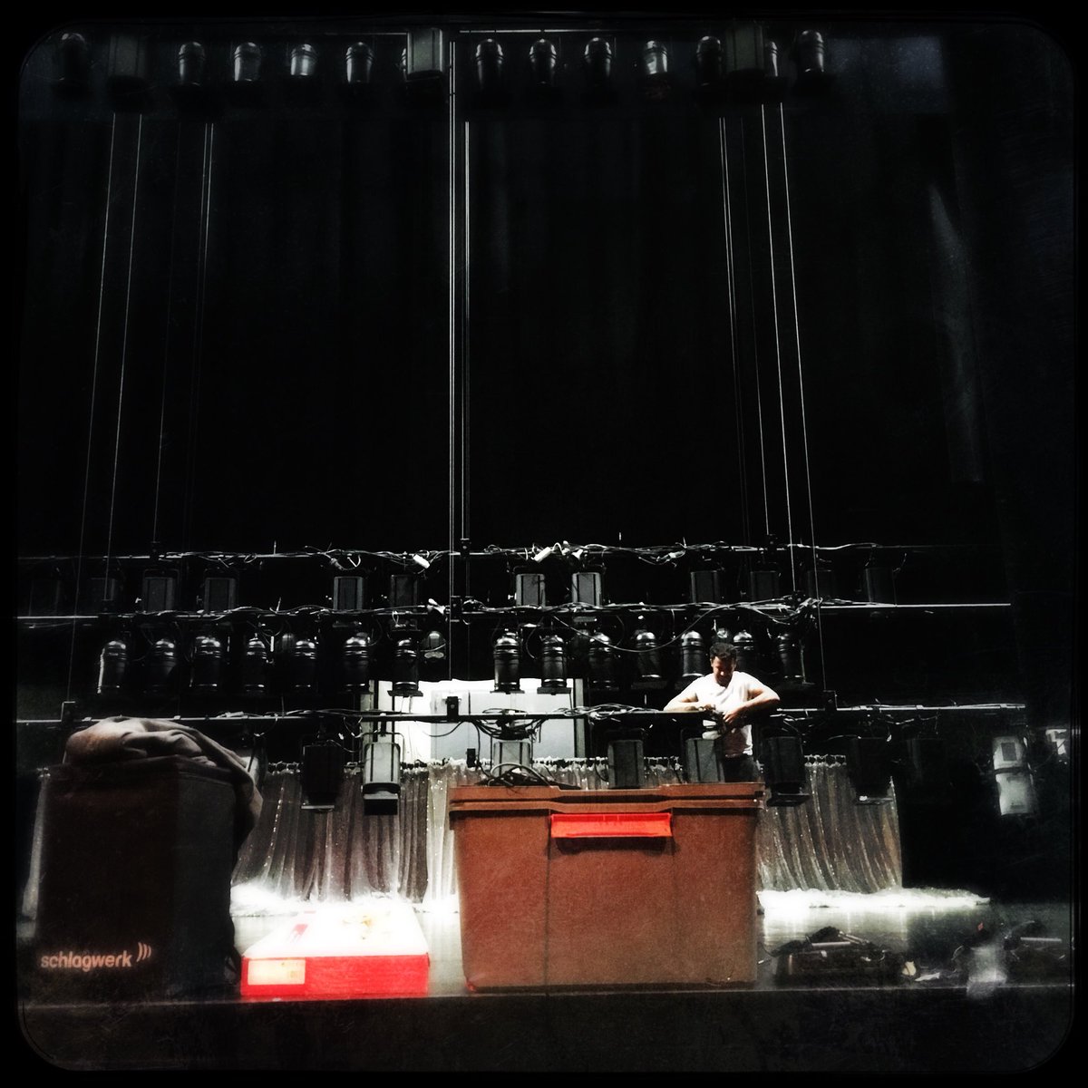 freddyviau's tweet photo. #Haguenau Montage du spectacle des #Divalala #Festival #Humourdesnotes et c’est complet ce soir 🙂 #alsace #entournée #ontour https://t.co/jArS0i6103