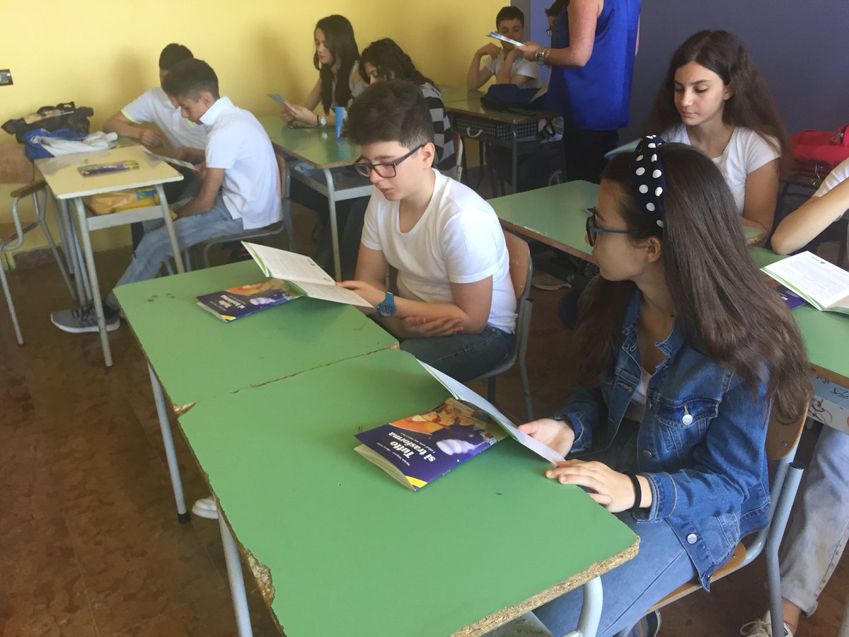 assoambiente's tweet photo. Fantastici i ragazzi di #Agrigento 💚 Attenti, partecipativi, interessati ad adottare e a far adottare nuovi comportamenti corretti #raccoltadifferenziata. 
Avanti tutta con la cultura della #sostenibilità 💪🏻
#LetsCleanUpEurope https://t.co/tgiC9Yyewk