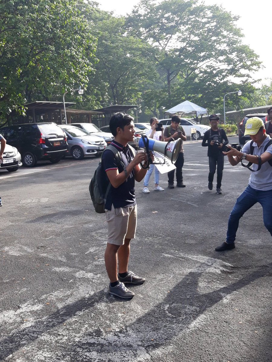 phkule's tweet photo. Collegian EIC Sanny Afable talks about the earlier decision to uphold the quo warranto on CJ Sereno and the current plight of the campus press. #DefendPressFreedom #DefendCollegian https://t.co/NmR6vCTS8L