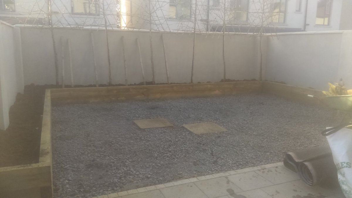 DubArtificial's tweet photo. Completed photos of a garden project in Goatstown. Raised beds, Screening trees, Royal Grass Silk 25,  Birdie Putting Green (Stimp 9-10) and low maintenance shrubs. #Knockrabo #Goatstown #dublin https://t.co/bLYJeTHvfd https://t.co/GKI8MI2ELF