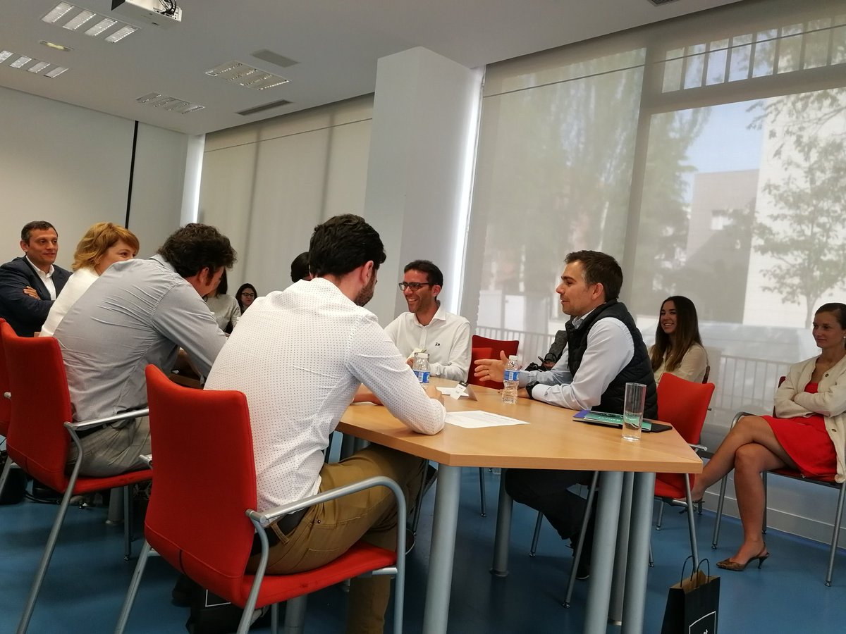 Small_And_Smart's tweet photo. Guillermo Llibre CEO de @HousellCom "todavía somos muy pequeños, tenemos que hacer las cosas bien y todavía predicamos en el desierto" #smart_talk #proptech https://t.co/G2V3LBY2Du