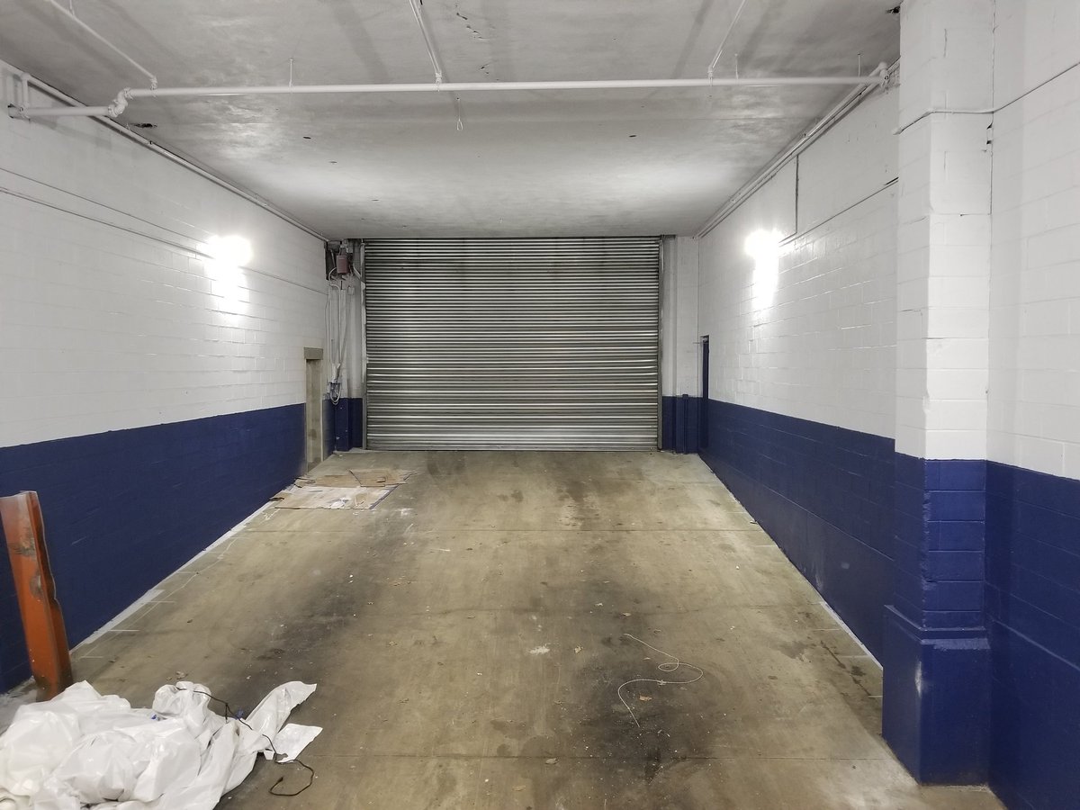 MSCInsulation's tweet image. A loading bay freshly painted with Metro colors. #BigMove #MetroSupply #LoadingDocks