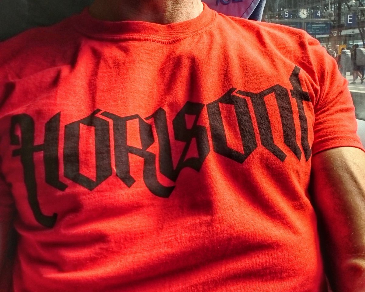 #bandshirtfriday today with <a href="/horisontmusic/">Horisont</a> (in Vodafone red).
What about @FI5CHER, <a href="/pManderfeld/">Peter Manderfeld</a> and @salome_weber?