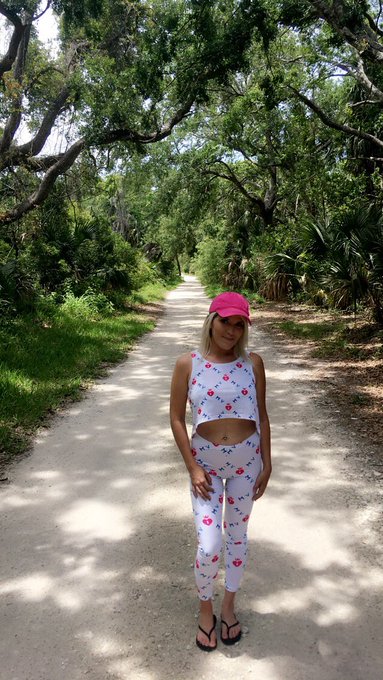 I&rsquo;m late!!! But hey, better late than never 💕💙 @ManyVids thank you Pamela for everything you do!!! MV<a href="/tag/vegas"class="tags"><span>#vegas</span></a>