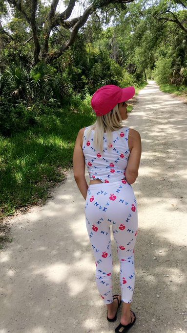 I&rsquo;m late!!! But hey, better late than never 💕💙 @ManyVids thank you Pamela for everything you do!!! MV<a href="/tag/vegas"class="tags"><span>#vegas</span></a>