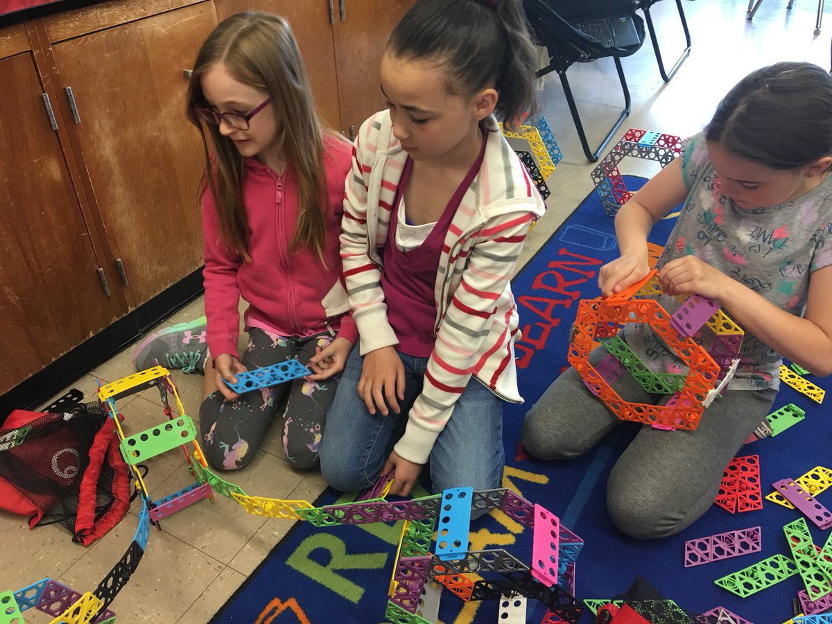 ElisaBostwick's tweet photo. Combining #coding @SAMLabs with @Qubits_Toy and using #DesignThinking to independently brainstorm, then posting “I wonders” to push thinking & growing ideas collaboratively to improve. #LearningOnFire #makered #makerspace #learningatGR #LEAPeffect https://t.co/U1u5z1EuJa