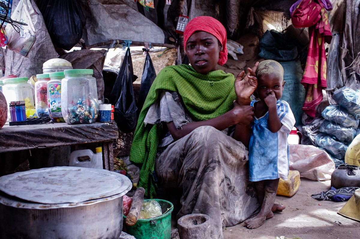 APampliega's tweet photo. Señor @QuimTorraiPla. Esto es una crisis humanitaria: Vivir con tu familia en un campo de desplazados internos en Mogadiscio (Somalia) https://t.co/89gz4cl3Yz