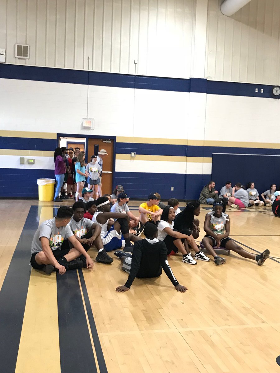 RobinsonJ_S's tweet photo. So far ahead of the other two teams taking a break!
#GoTeamMilligan!
#lcmscougarstrong https://t.co/3ZdtkSKbVH