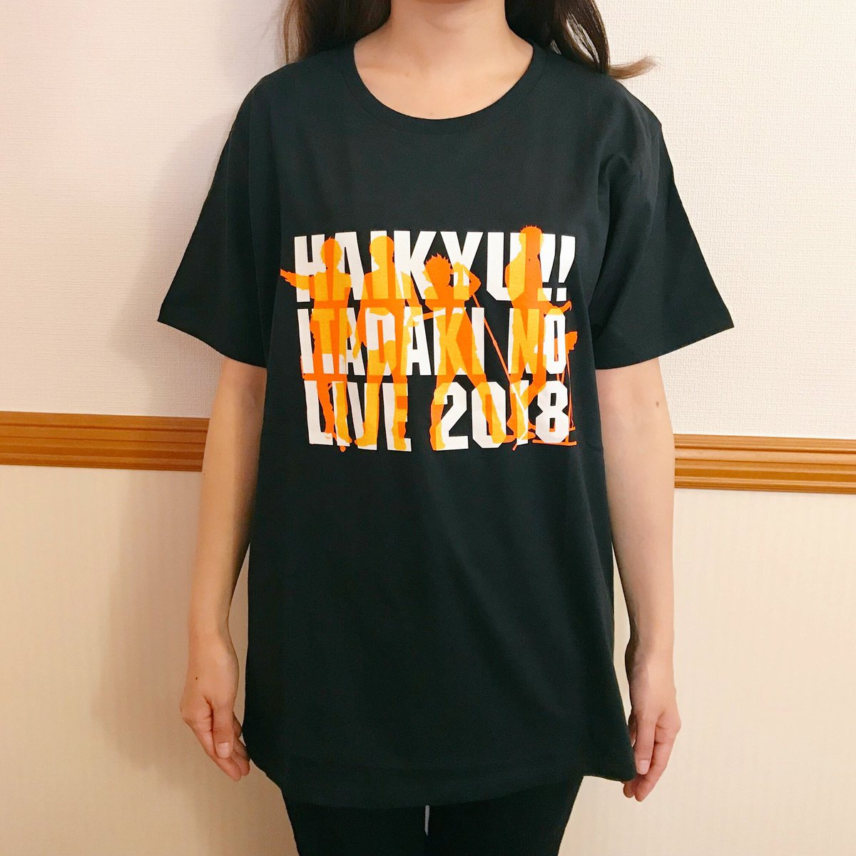 Ani Rock Fes 公式 Twitterren グッズ紹介最後はこちらぁぁぁぁぁーっっ チケット購入者限定tシャツ 通常とは違ってビシッとロック感が強めの黒ベース ハイキュー Lサイズ着用 銀魂 Mサイズ着用 モデル身長155cmです アニロック