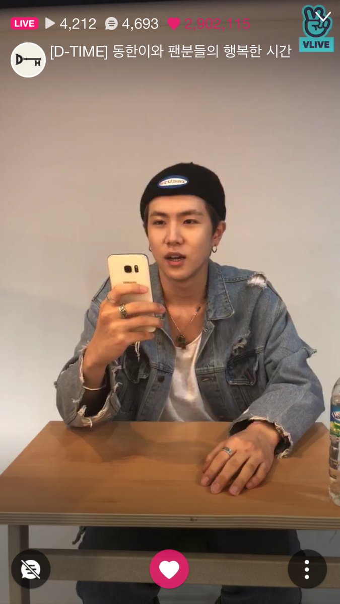 Melon9doo's tweet photo. ไหน ตกลงเสื้อใครเอ่ยยย 😆😂😂😂😂😂 บอกว่าแค่บังเอิญงัยยย! แกอ่ะคิดมากก 
#ฮันฮยอน #hanhyun https://t.co/qQwkwrLR3u