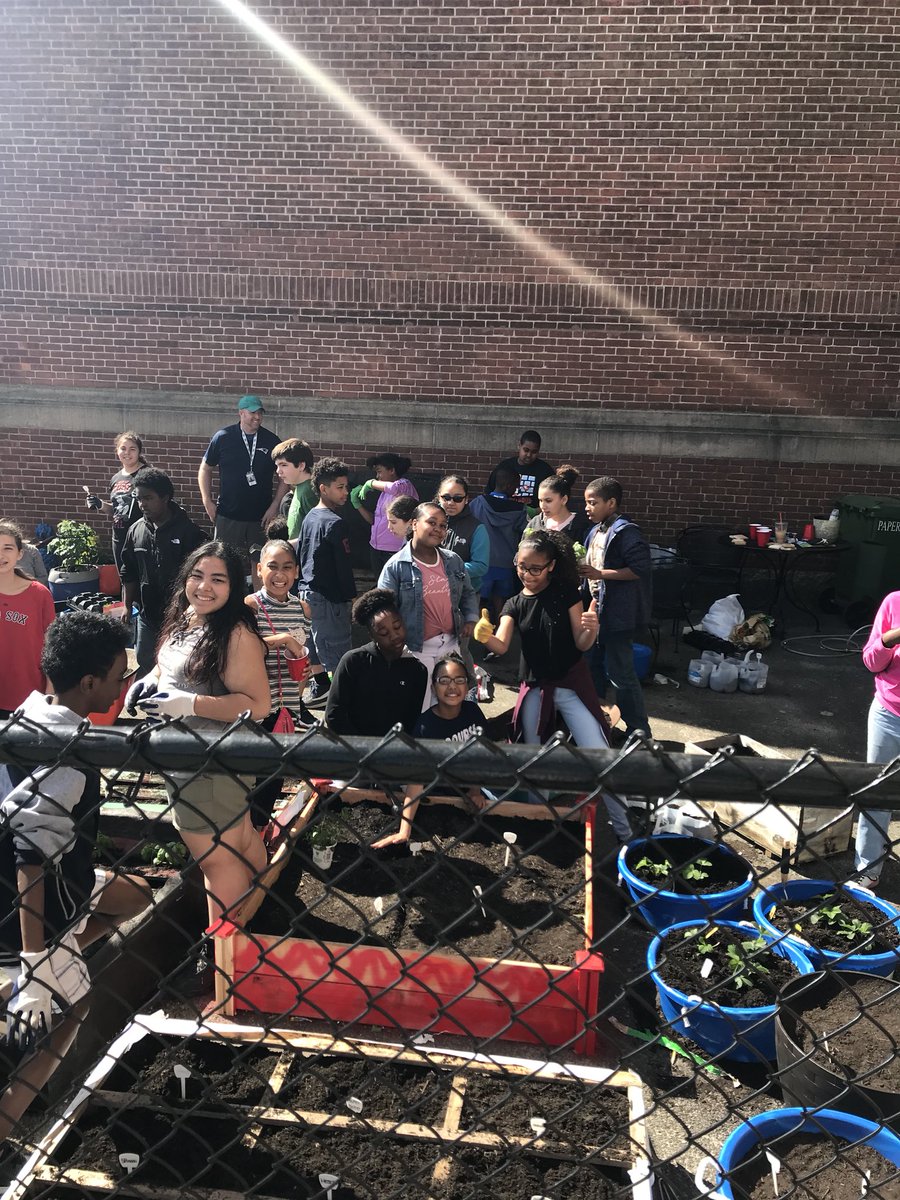 6th grade planting for #steam Urban Garden! <a href="/SLATERMIDDLEPE/">buttabean</a> <a href="/CherylMcW/">Chez</a> <a href="/PawtucketSup/">Patti DiCenso</a> <a href="/Scarpo2/">Debra Scarpelli</a> @clucena89 <a href="/GoffMiddle/">Goff Middle School</a> <a href="/TheValleyBreeze/">The Valley Breeze</a> <a href="/DonGrebien/">Don Grebien</a> building positive relationships through hands on learning #projectbased