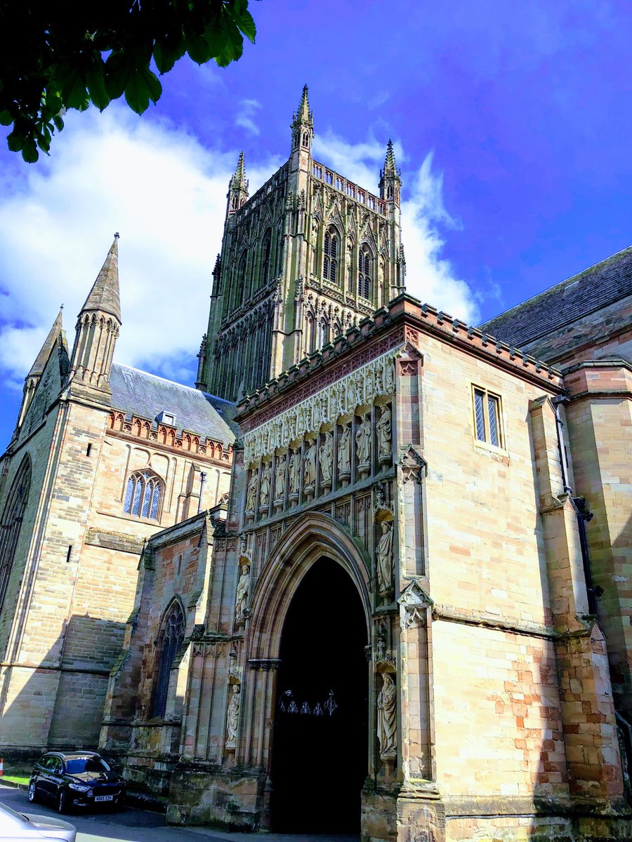 baggies_68's tweet photo. How fortunate we are to live in the shadow of this breathtaking creation #WorcestershireHour @WorcCathedral  @churchofengland https://t.co/ITWvBd1RMK