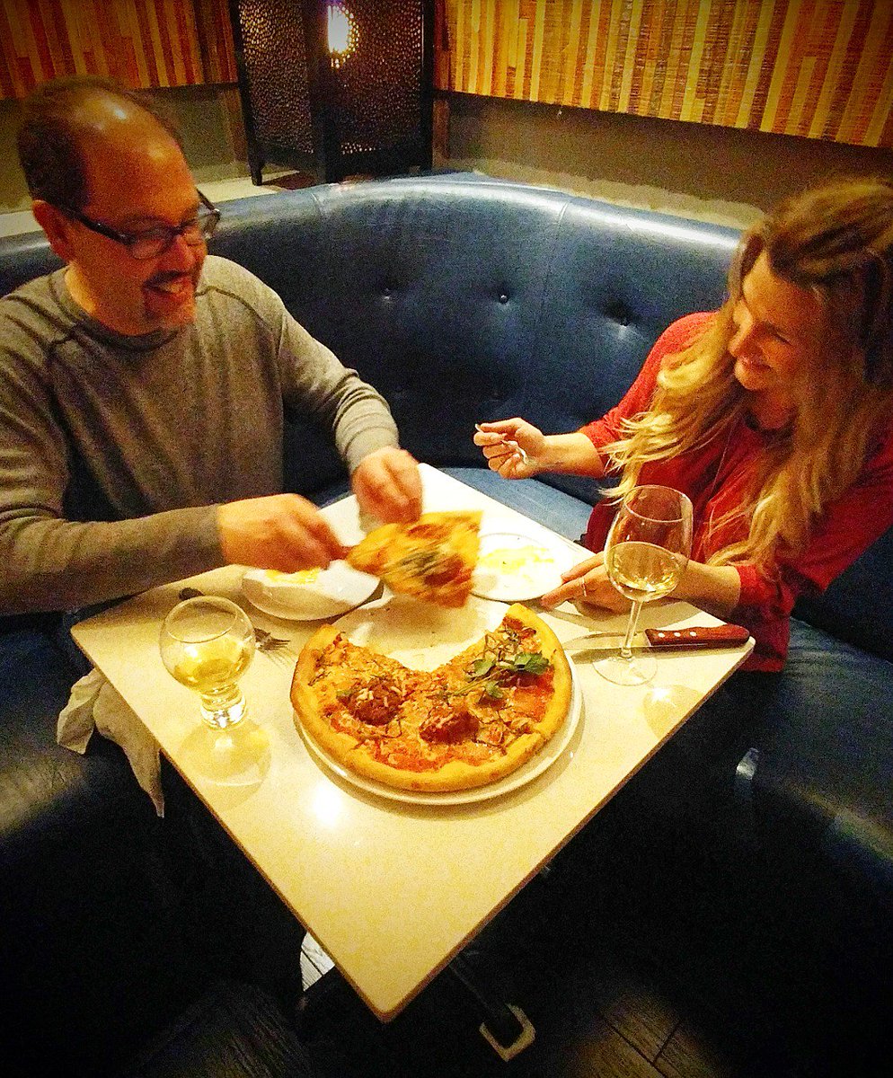 The_Red_Tomato's tweet photo. How is King Street making the best of the #KingStPilot? Here's what we're doing! $10 Pizza and Pasta menu. Check out the options and come see us! https://t.co/K8dScCNP9C https://t.co/1mIuptQ6Gp