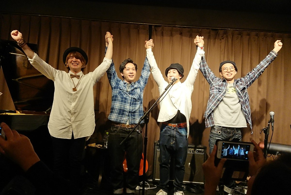 koppa17's tweet photo. 現場から速報！
めちゃくちゃ感動〜😭

#coverrobot 
#ワンマンライブ 
#始まりの終わり https://t.co/AyTCWQvkNw