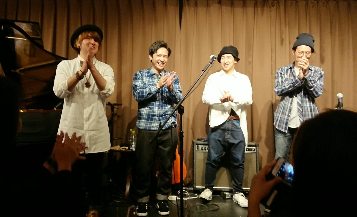 koppa17's tweet photo. 現場から速報！
めちゃくちゃ感動〜😭

#coverrobot 
#ワンマンライブ 
#始まりの終わり https://t.co/AyTCWQvkNw