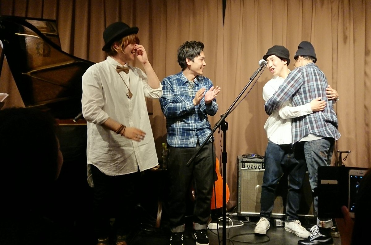 koppa17's tweet photo. 現場から速報！
めちゃくちゃ感動〜😭

#coverrobot 
#ワンマンライブ 
#始まりの終わり https://t.co/AyTCWQvkNw