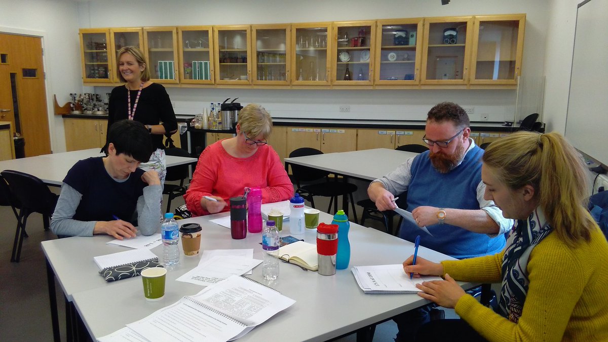 CarolLyon16's tweet image. Deep thinking &amp;amp; great discussion of numeracy strategies @dundeeuni PGCE with SIR #STEM #numeracyacrosslearning