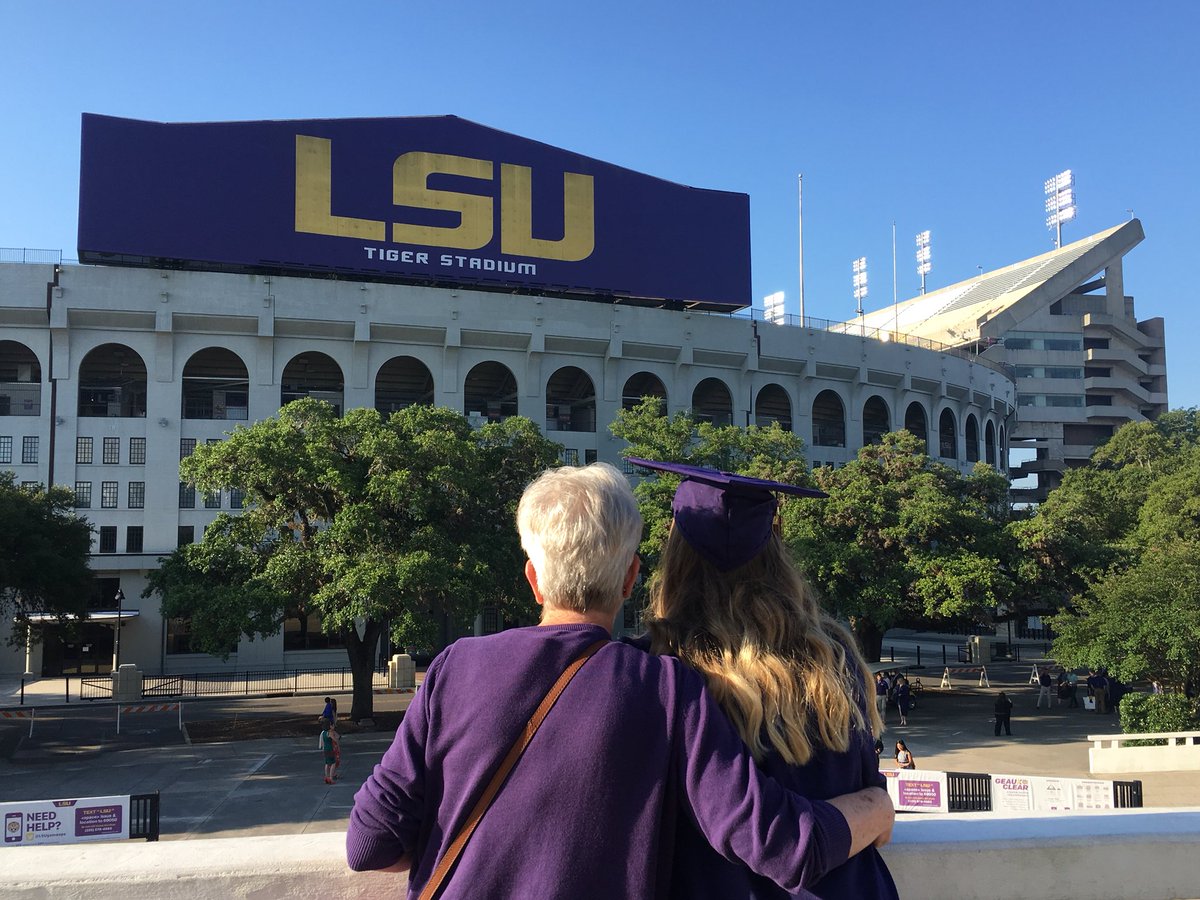 HKelsey87's tweet photo. Best Mother’s Day present #lsugrad #wedidit https://t.co/SbNVka58KW