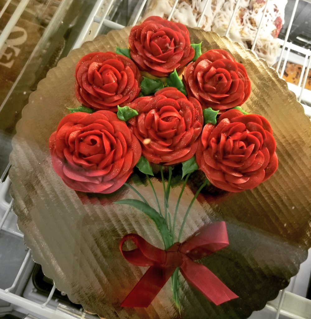 ConshyBakery's tweet photo. A bouquet of cupcake flowers for Mom! #mothersday #mom #cupcakes #sweettreat #conshy #conshohocken #loveconshy #montcopa #mainlinepa #phillyburbs #lochelsbakery #sweetestbakeryinamerica https://t.co/six4PJqLTr