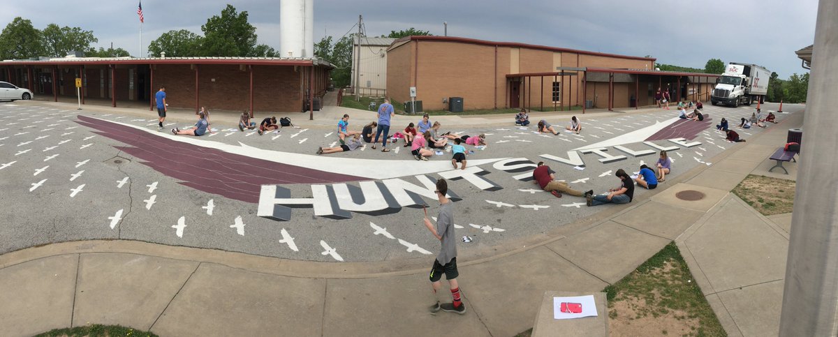 ChipWellgreen's tweet photo. The mural is coming along nicely at @HuntsvilleMS. #LegacyProject #SoaringAtHMS https://t.co/Gn7xDIikCl