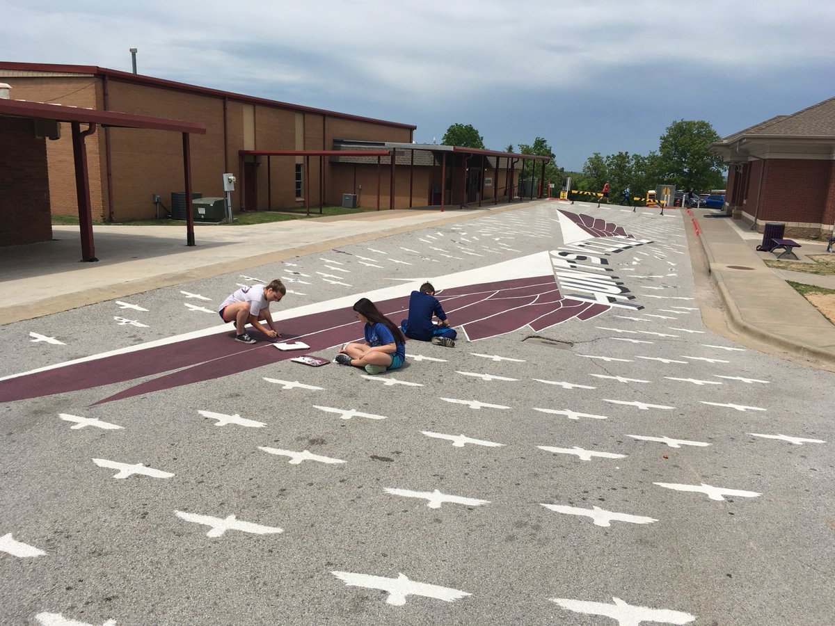 ChipWellgreen's tweet photo. The mural is coming along nicely at @HuntsvilleMS. #LegacyProject #SoaringAtHMS https://t.co/Gn7xDIikCl