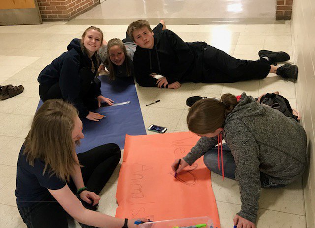 MrsKellerMMS's tweet photo. Working with some great kids to help Coco's Heart Dog Rescue!  #servicelearning #meyermiddleschool https://t.co/gDZ3HnuLYa