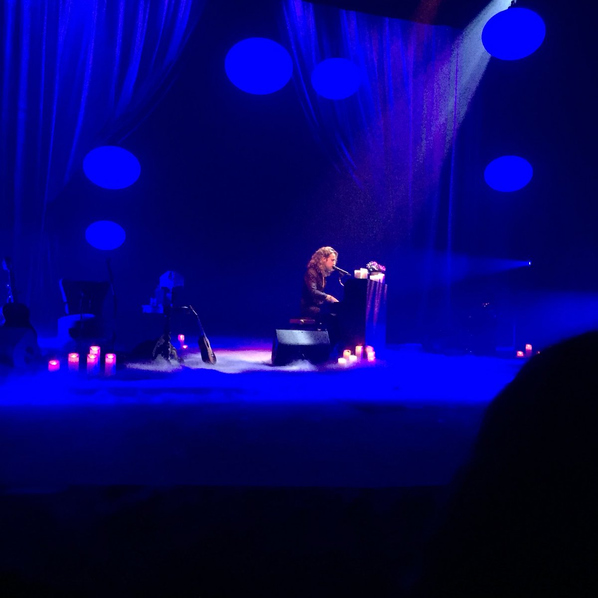 MarieBznr's tweet photo. Moment magique hier soir en compagnie de @jdoreofficiel . Merci pour ce fragment de poésie ! #VOUSetMOI https://t.co/HxPt2JX3jm