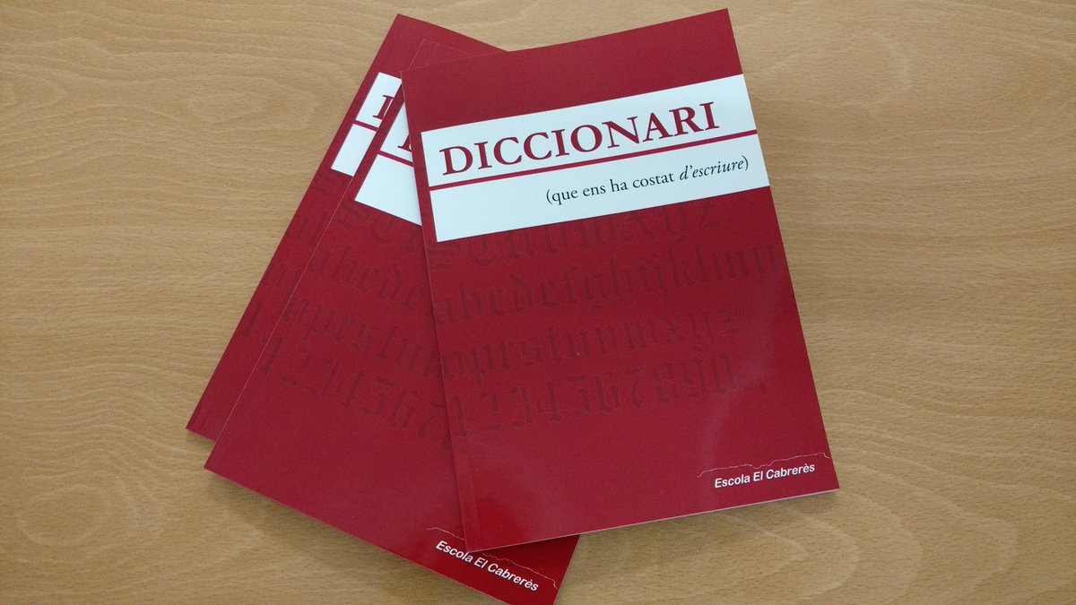 Els alumnes de 4t hem estat redactant el nostre propi diccionari al llarg del curs.
Avui hem pogut tenir-lo a les mans en paper, com els de debò! 📕

Si voleu, també es pot llegir online en el següent enllaç: drive.google.com/file/d/1hJTLy4…